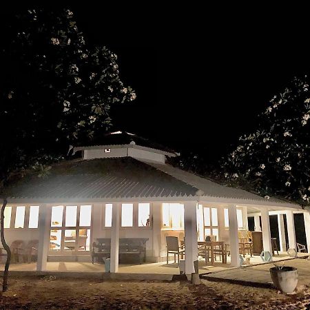 Moon Isle Beach Bungalow Nilaveli Exterior photo