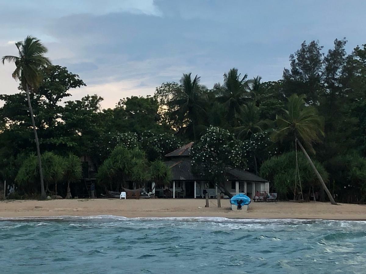 Moon Isle Beach Bungalow Nilaveli Exterior photo