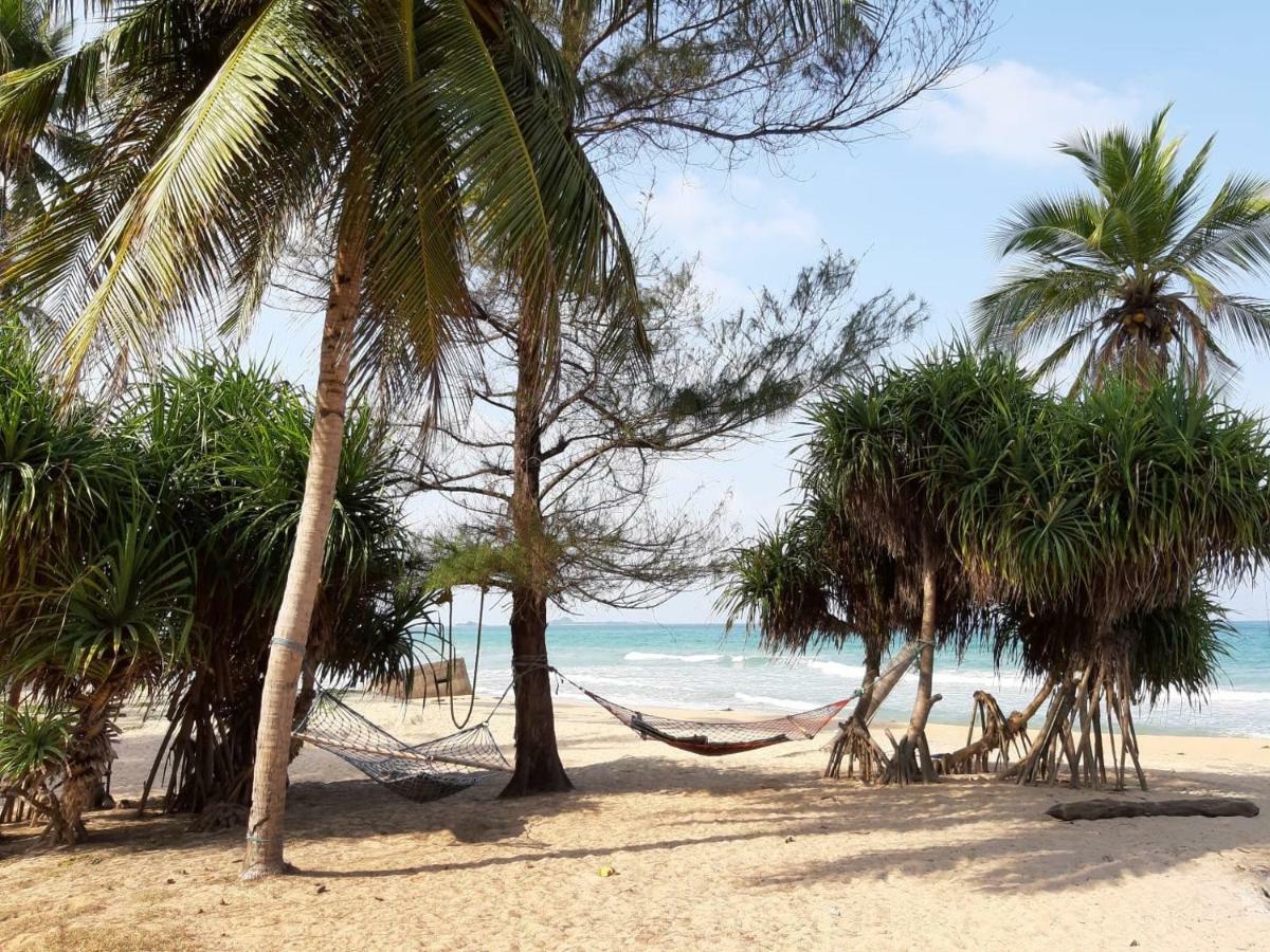 Moon Isle Beach Bungalow Nilaveli Exterior photo