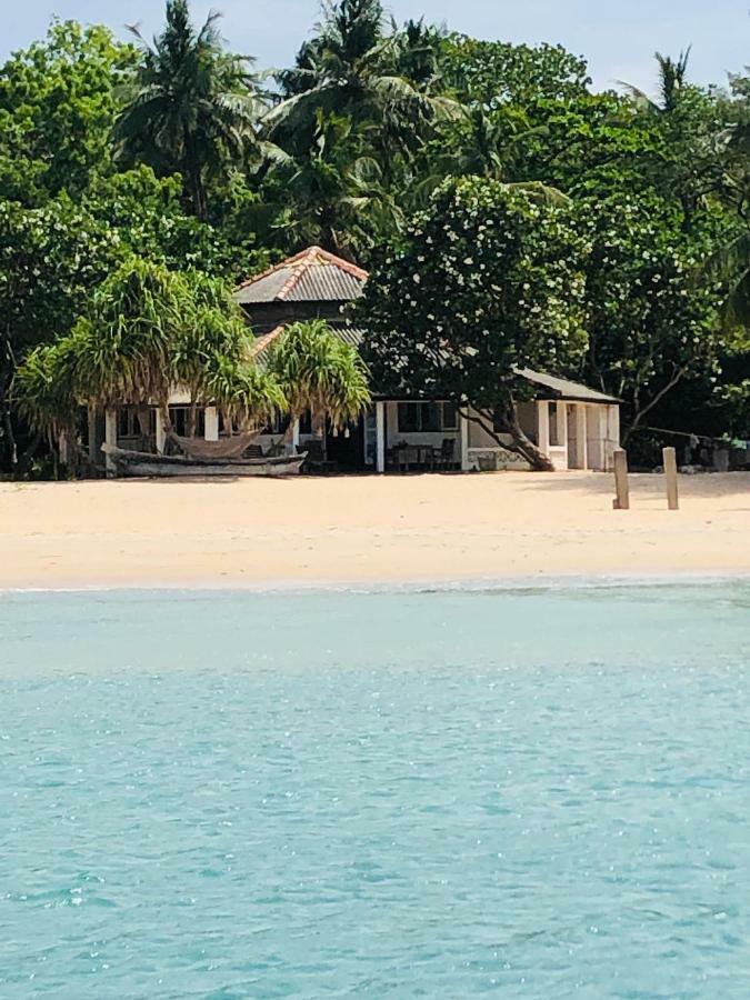 Moon Isle Beach Bungalow Nilaveli Exterior photo